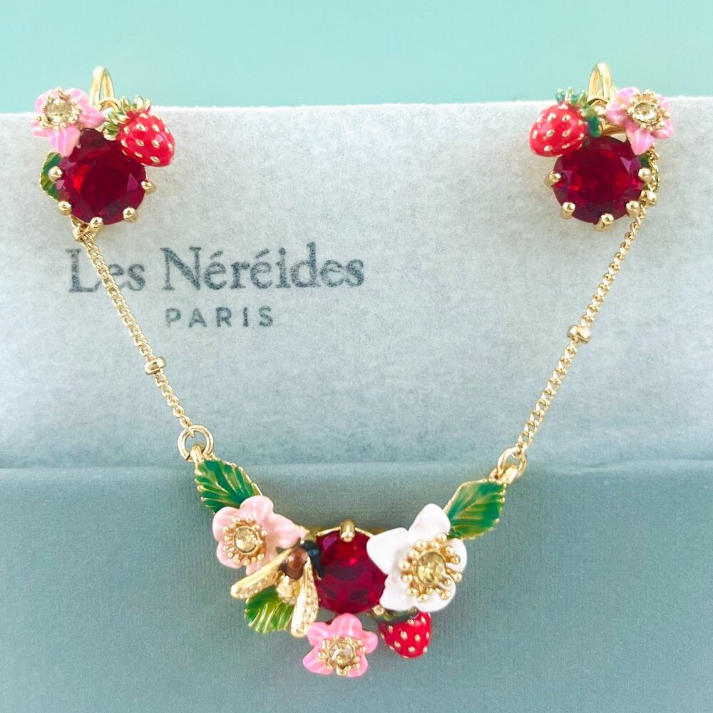 Set = Neklace and earrings strawberries